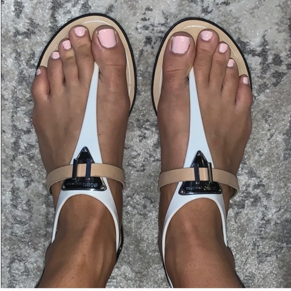 BCBGeneration Flat 0 to 1/2" Women's Sandals & Flip Flops - Picture 1 of 16